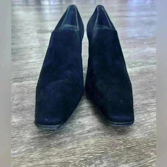 Stuart Weitzman 6.5 Vintage 90s Suede Leather Booties Kitten Heel Slip On Black - Picture 3 of 9